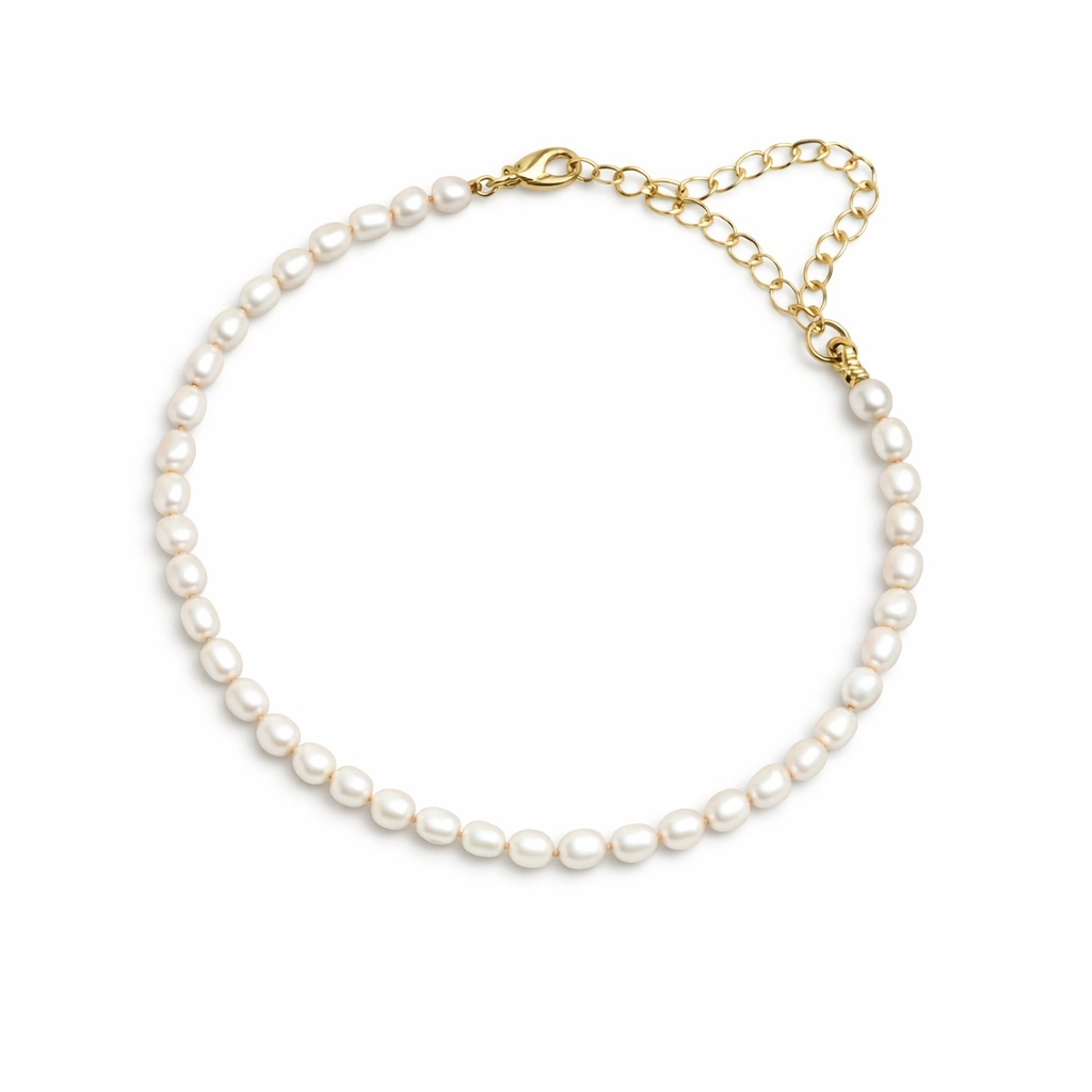 Pearl bracelet with golden clasp